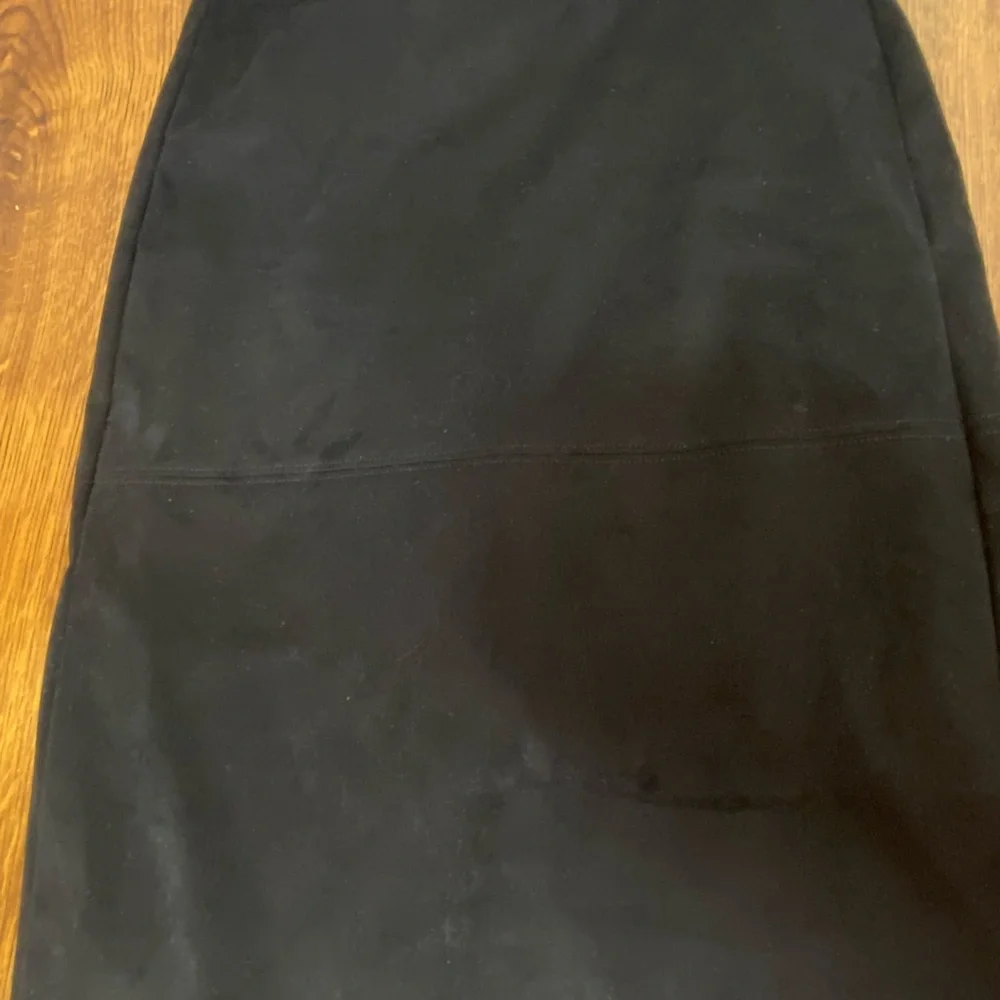 🌷 Tristan 🌷 Black Soft Suede Velvet Feel Knee Length Skirt NWOT - Picture 6 of 7